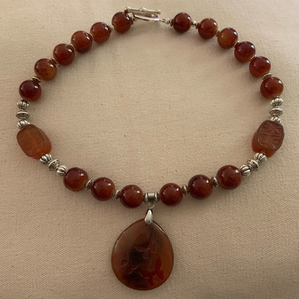 Agate necklace with butterflies